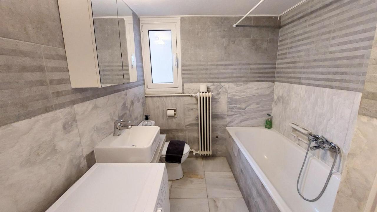 Grand Apartment In Parliament Square Athen Eksteriør billede
