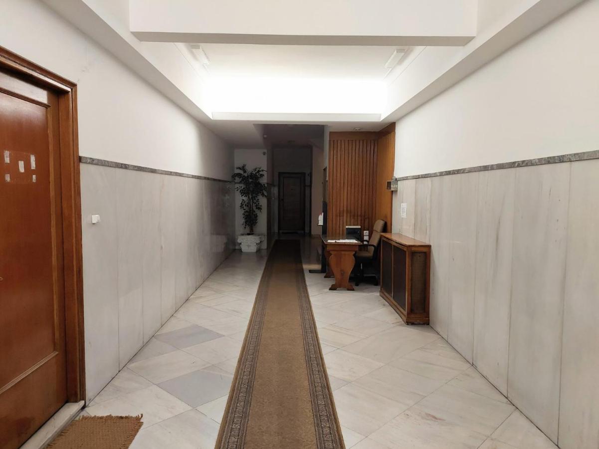 Grand Apartment In Parliament Square Athen Eksteriør billede