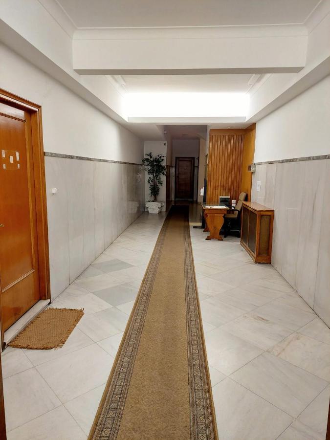 Grand Apartment In Parliament Square Athen Eksteriør billede